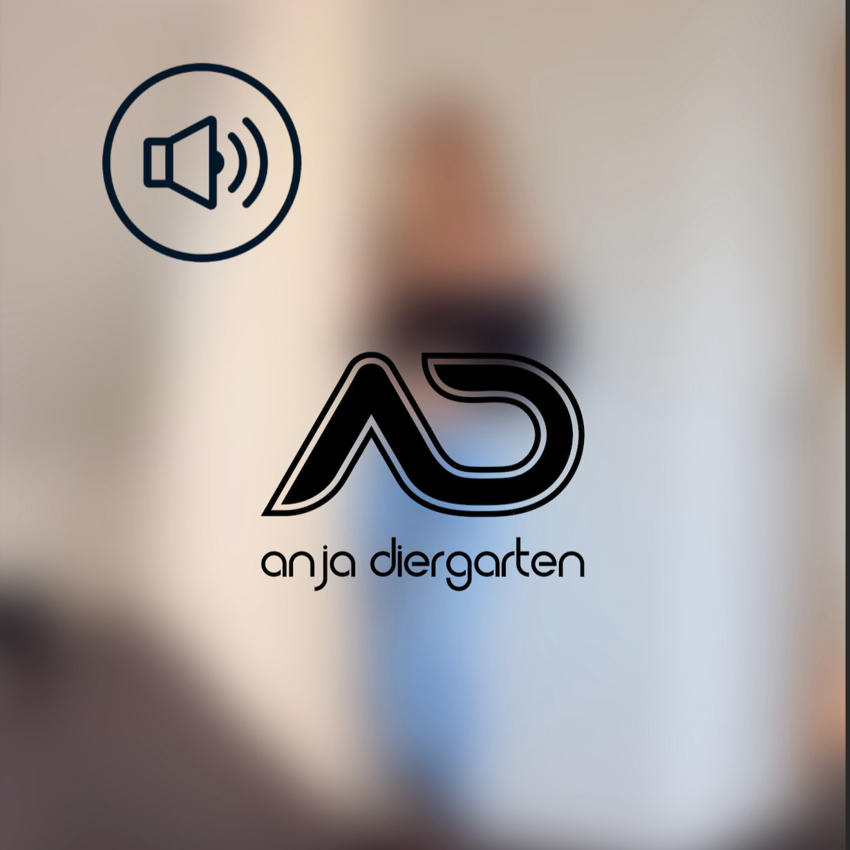 Anja Diergarten, Audio-Story mit dominanter Stewardess in enger Leggings und High Heels – heißes Hörspiel mit meiner Stimme und Flugzeug-Fantasie zum Download.